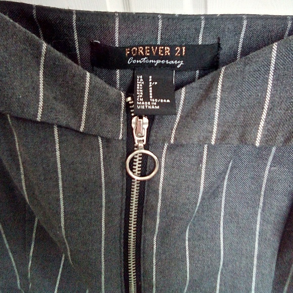 Forever 21 Contemporary Sleeveless Top - Picture 3 of 3